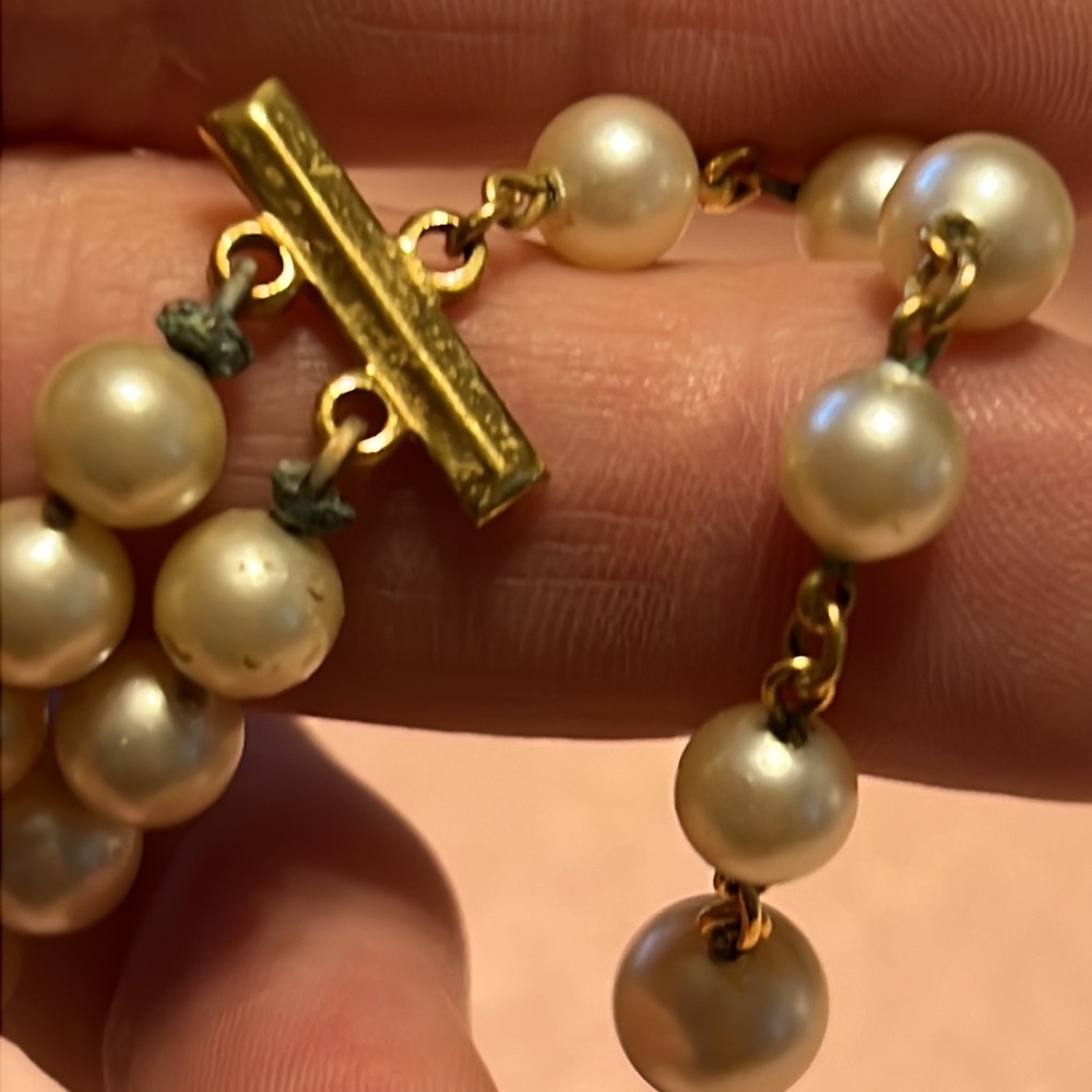 Trifari 2 strand faux pearl and gold tone 14 1/2 inch vintage necklace